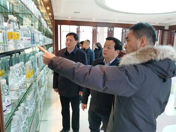 �˲���ί��ί���y(t��ng)��(zh��n)���L��Ԫ��һ���W�R�GԴ�����{(di��o)�У�